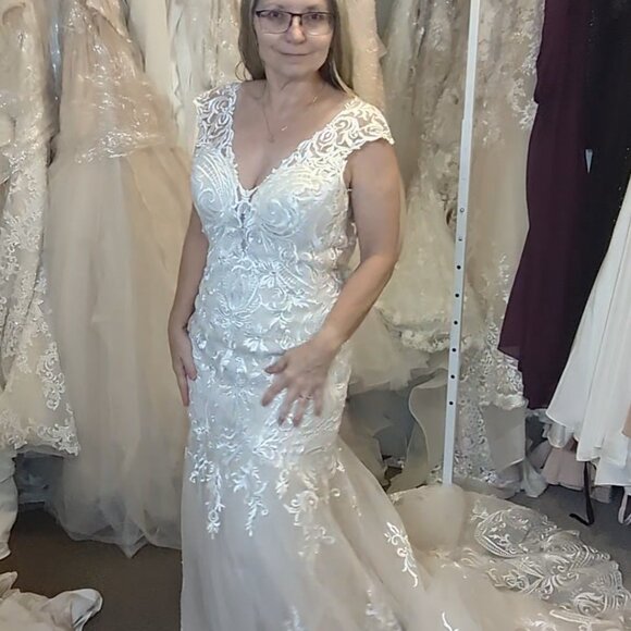 New Martin Thornburg, Alanis - Picture 5 of 5